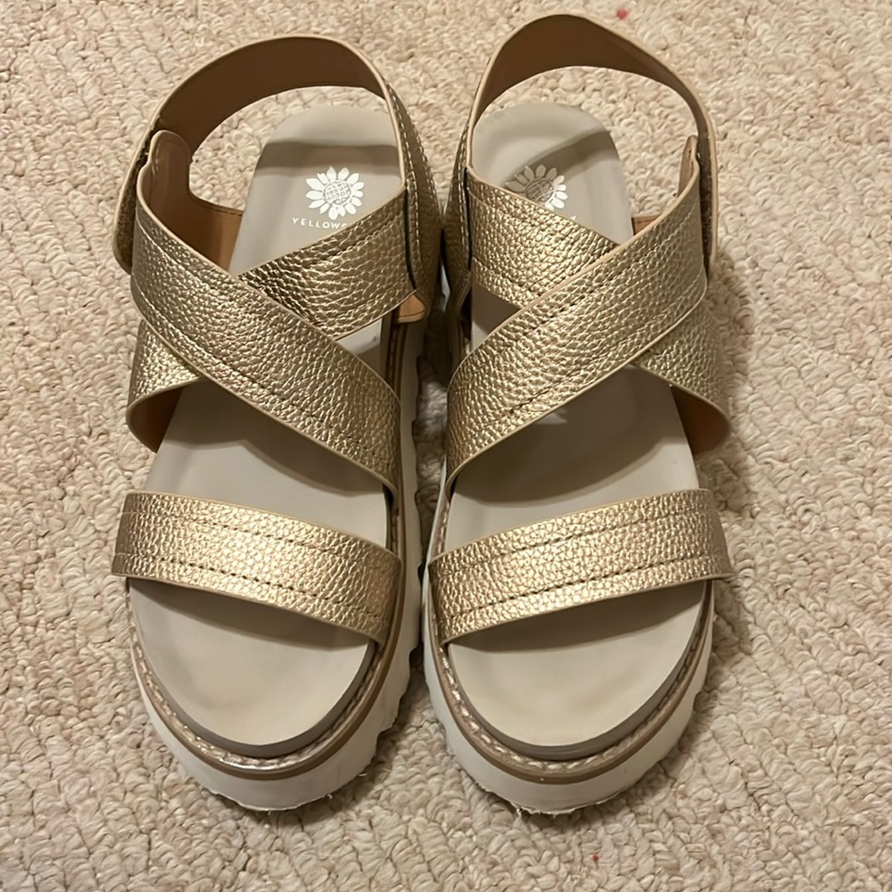 Yellow box sandals size 7 1/2
